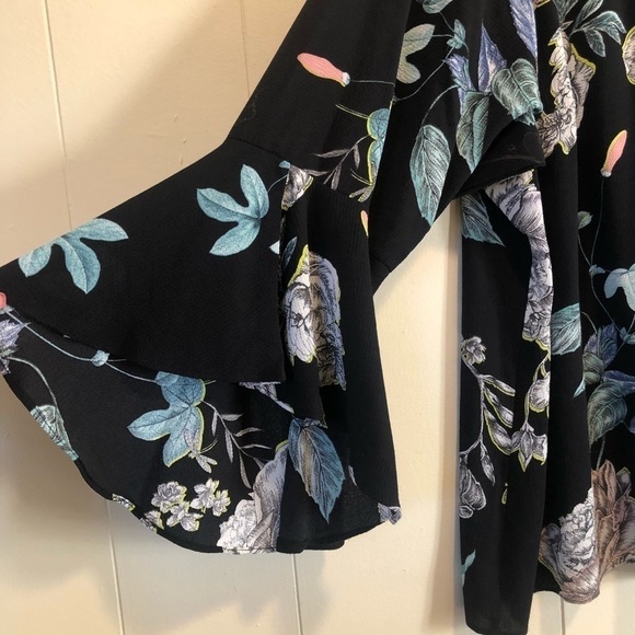 City Chic Floral Bell Sleeve Quarter Zip Blouse XL (22) - Picture 3 of 7